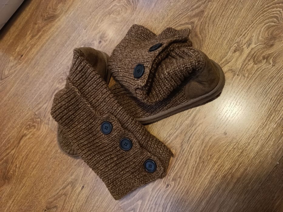 Cizme UGG crosetate