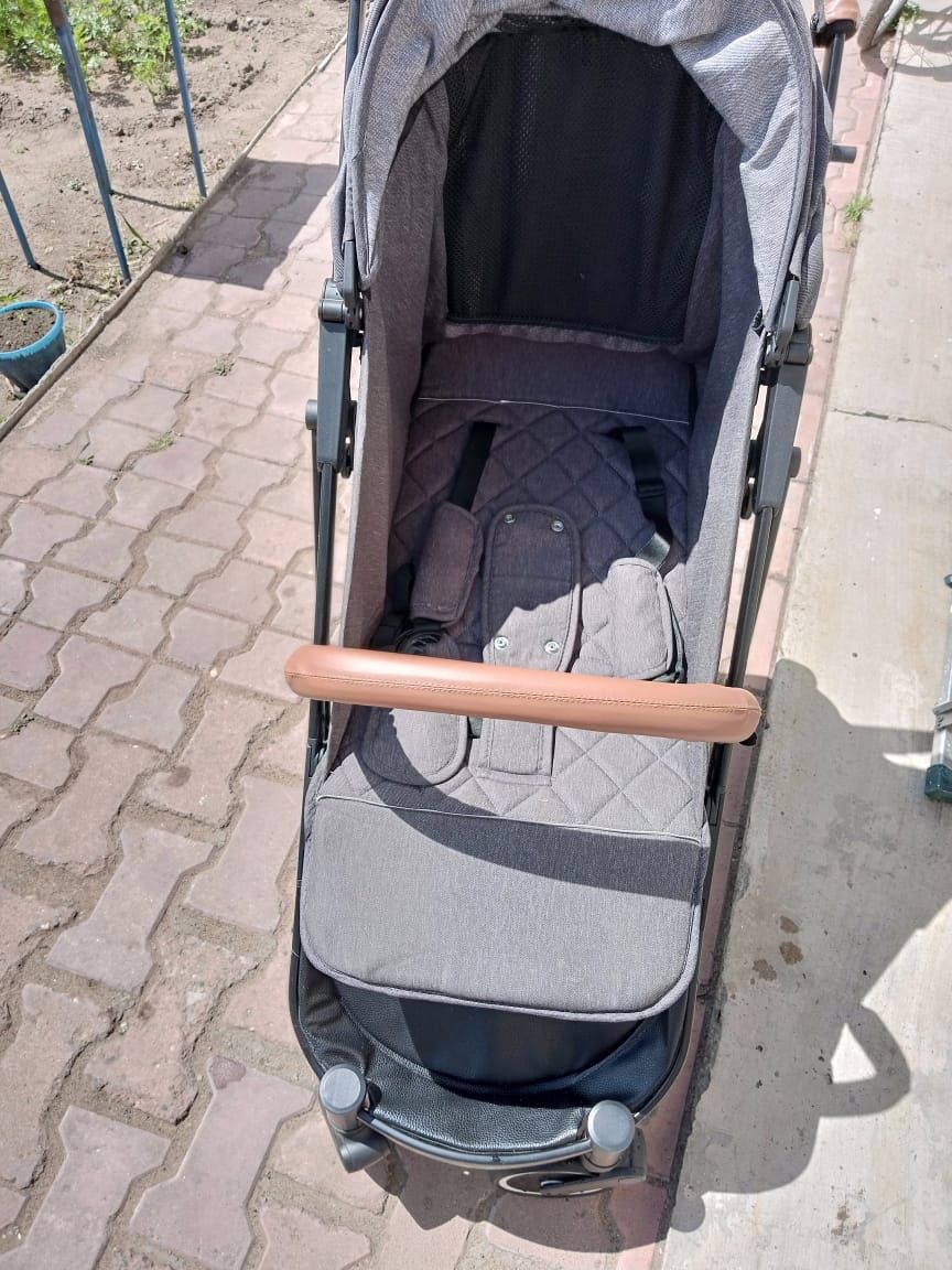 Продам коляску детскую 2 в 1
