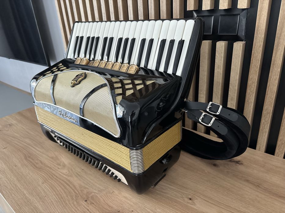 Acordeon Hohner Lucia 4p cu 96 de basi
