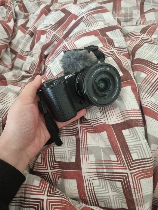 Продам фотоаппарат Sony ZV-E10 Kit 16-50mm