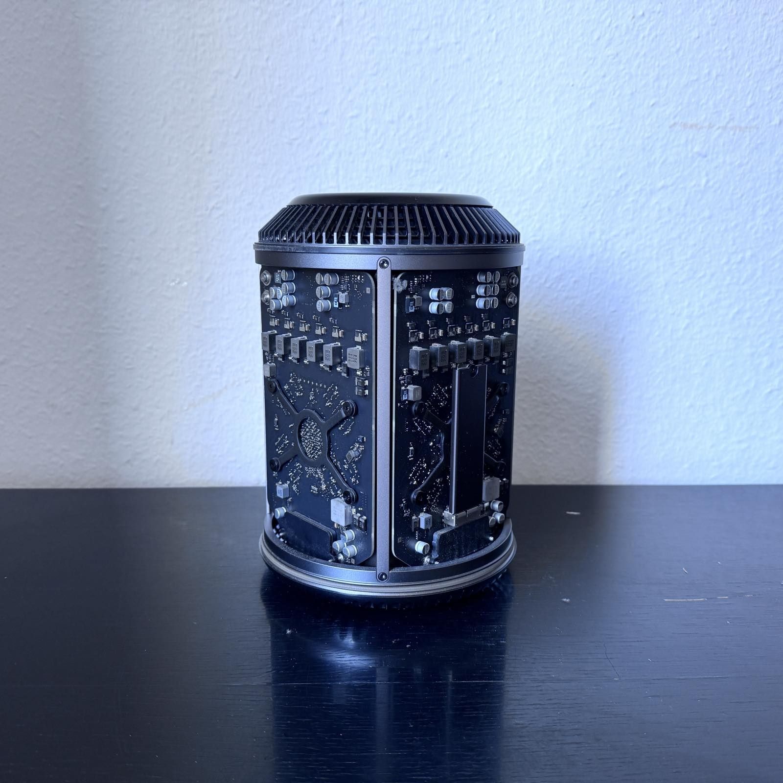 Работна станция Apple Mac Pro 6.1 Late 2013 - E5/32GB/256GB SSD/2xD300