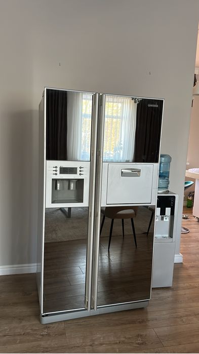 Двухдверный холодильник