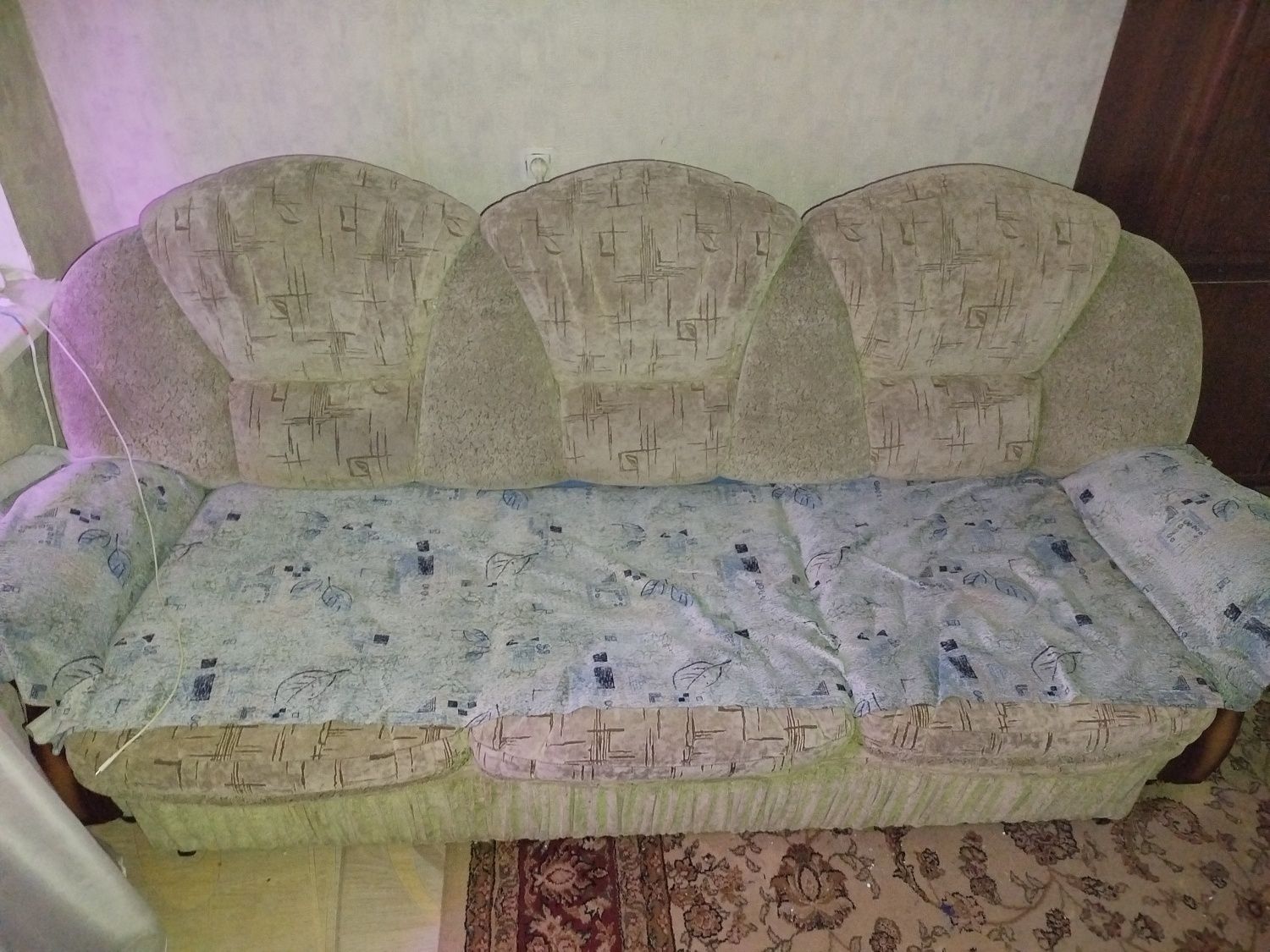 Отдам бесплатно диван и два кресла