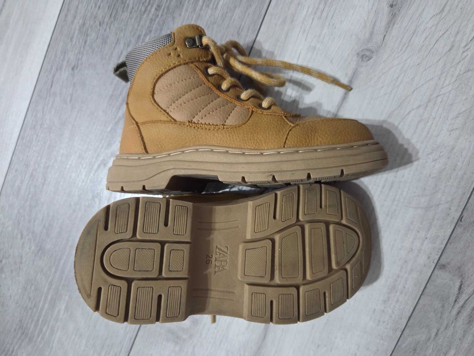 Ghete Zara masura 26, purtati putin