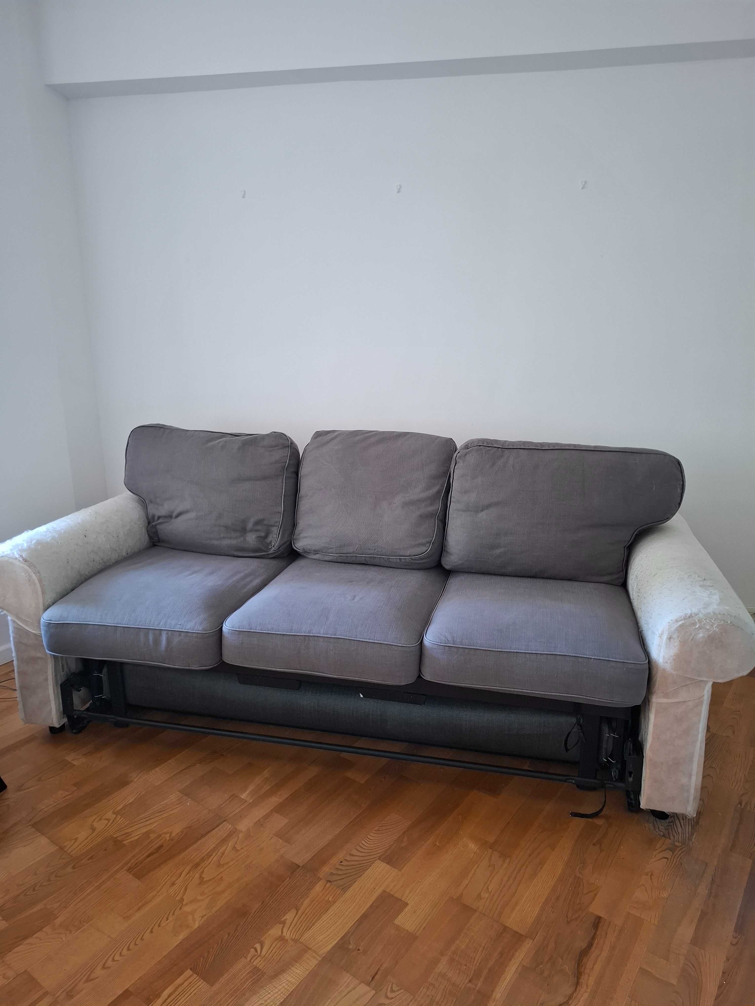 Canapea extensibila Ektorp de la Ikea
