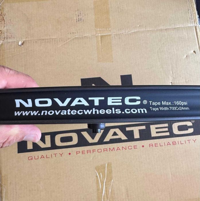 Set roti  bicicleta Novatec R4 Shimano 11s