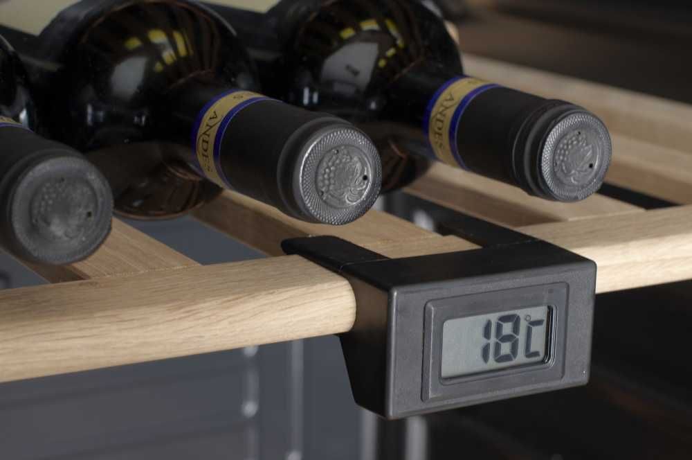 Vitrina vinuri Coolpoint AHT VKG 571 - 355 L NET / Profesionala