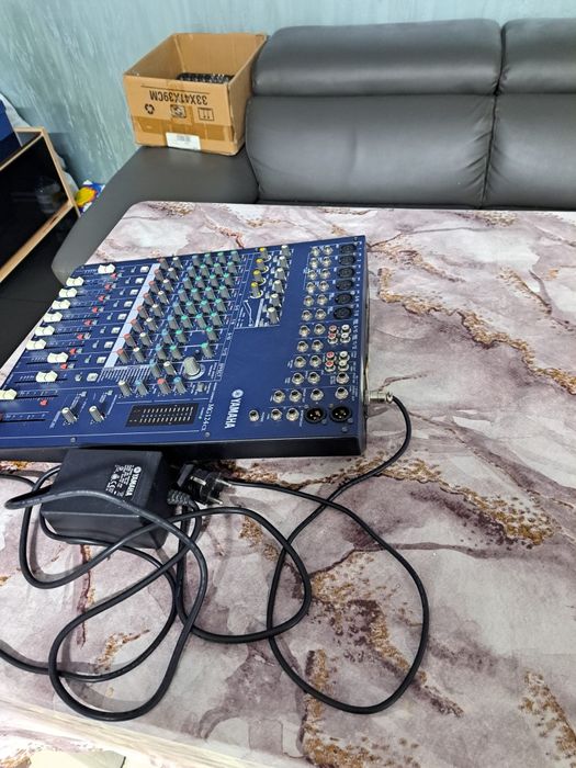 Vând mixer Yamaha