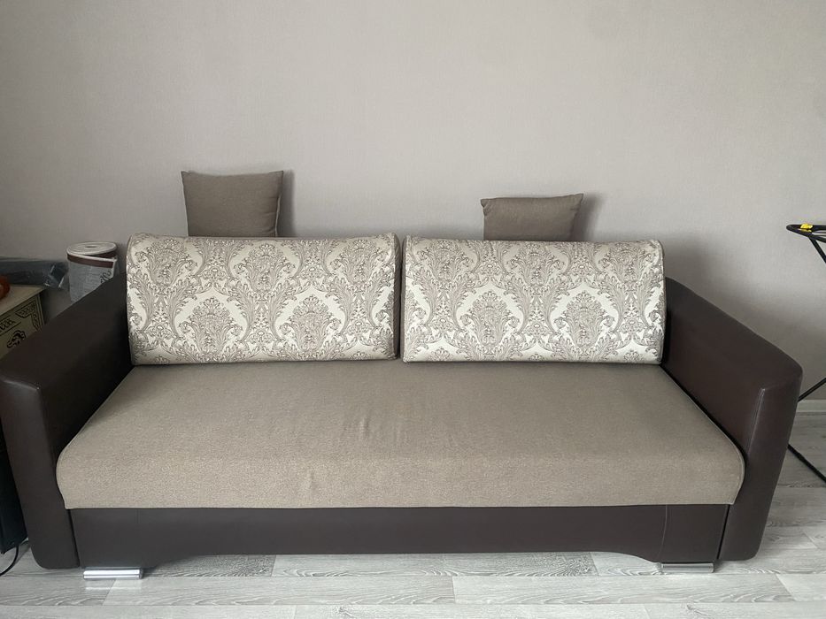 Продам диван с подушками