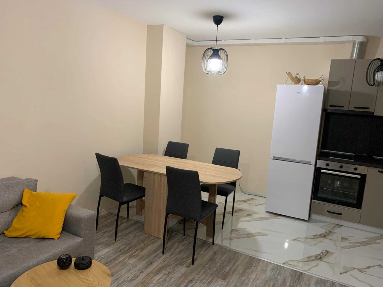 Дава се под наем Двустаен апартамент в Варна, Аспарухово - 50 кв.м за 357 € - Снимка #3