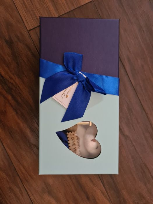 Подаръчни комплекти с играчка и цветя изработени от сапун