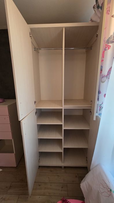 Dulapuri pal colț stare bună
