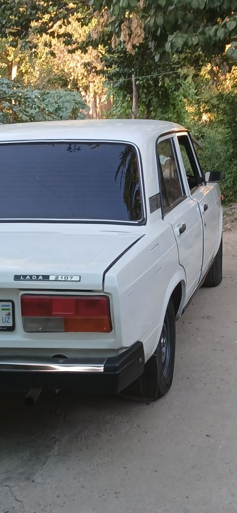 Vaz 2107 sotiladi