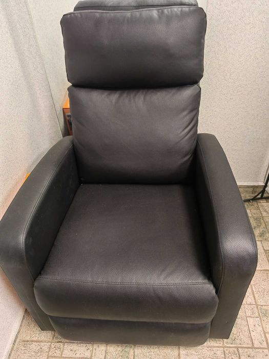 Кожени столове за салон