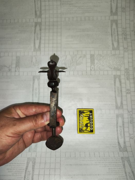 Старинный инструмент