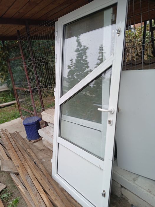 Vând ușă profil de aluminiu