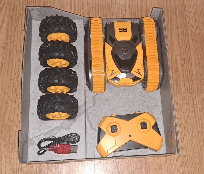 Mașinuță cu telecomandă