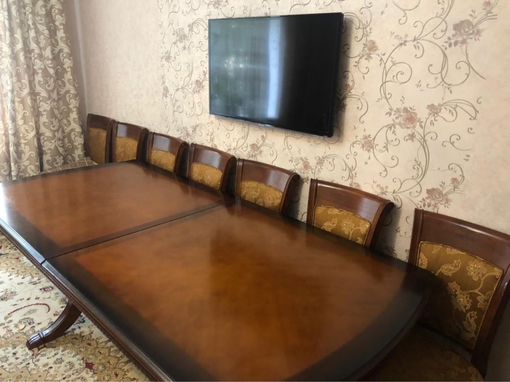 Стол со стульями