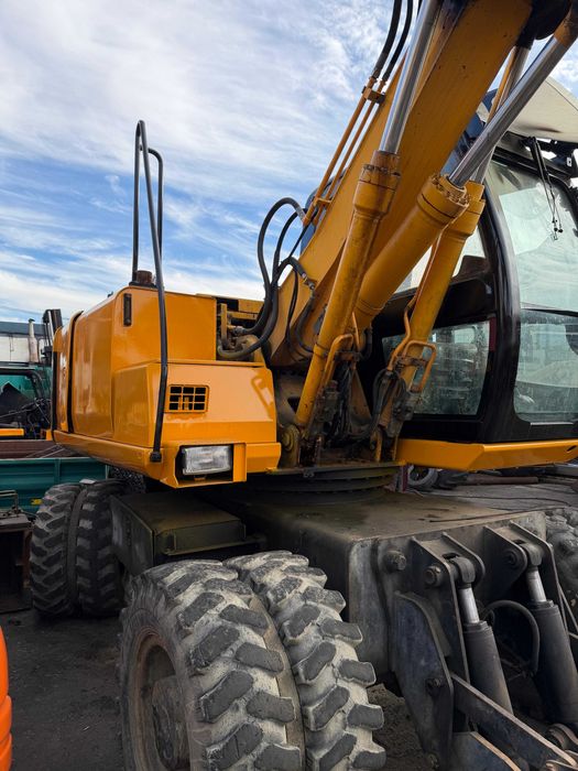 Excavator pe roti JCB JS145