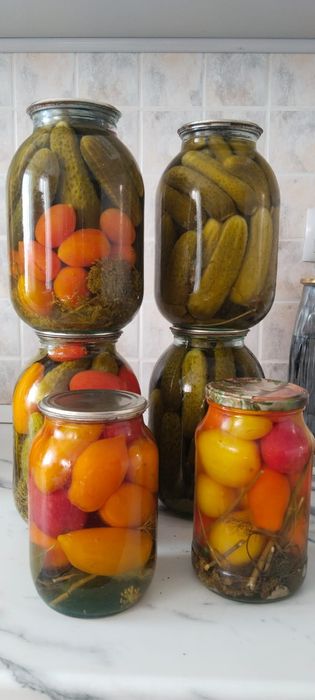 Соленья (ассорти, огурцы)