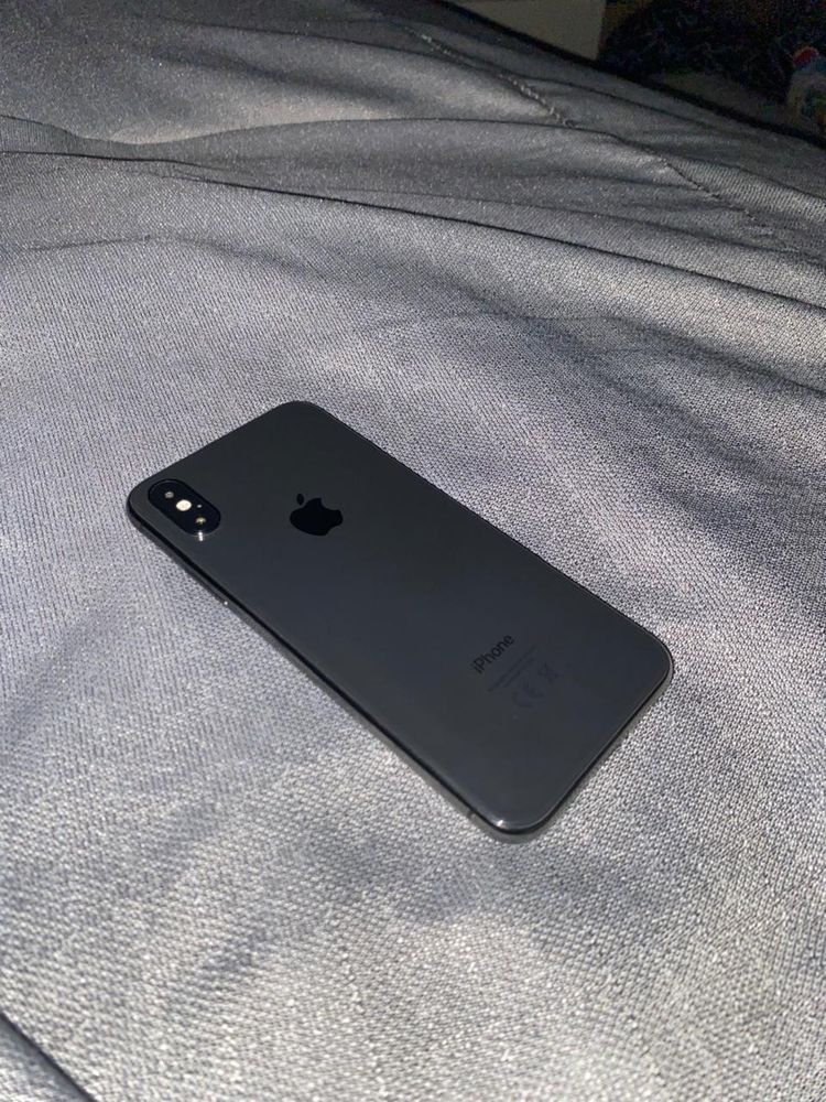 IPhone XS в отличном состояний—работает идеально