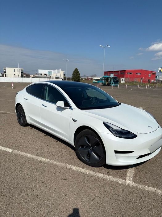 Tesla Model 3 Garantie si TVA deductibil