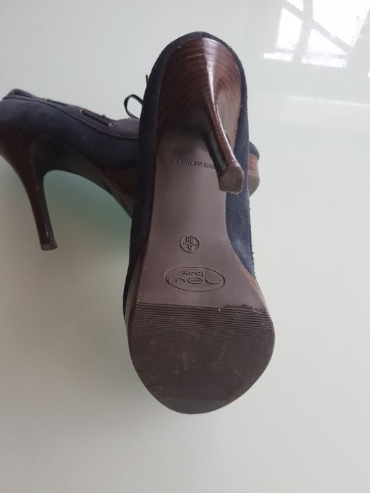 Елегантни дамски обувки Gorgeous с висок ток,номер 38.Естествен велур.