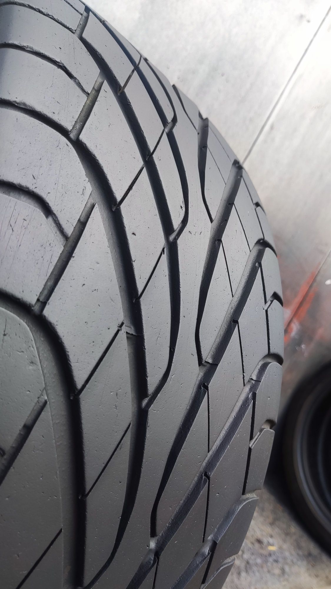 2бр летни гуми 245/45/16 Bridgestone 
7+mm
Добро състояние на гумите
