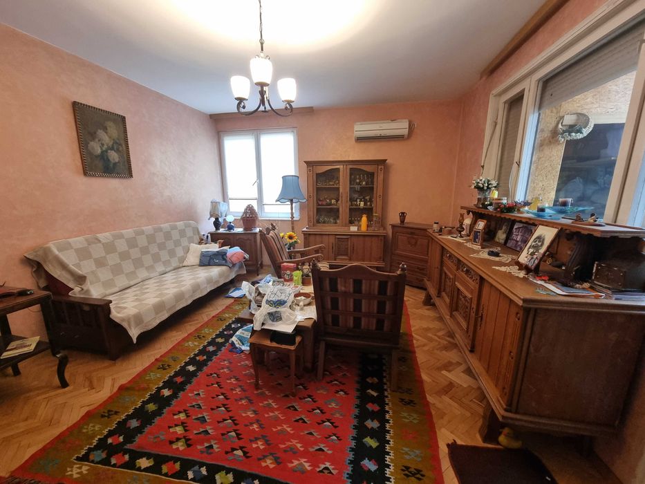 Тристаен апартамент за продажба в идеален център на гр. Благоевград