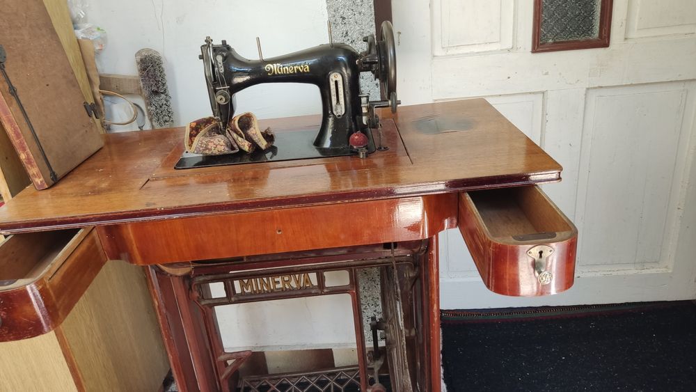 Стара шевна машина  минерва