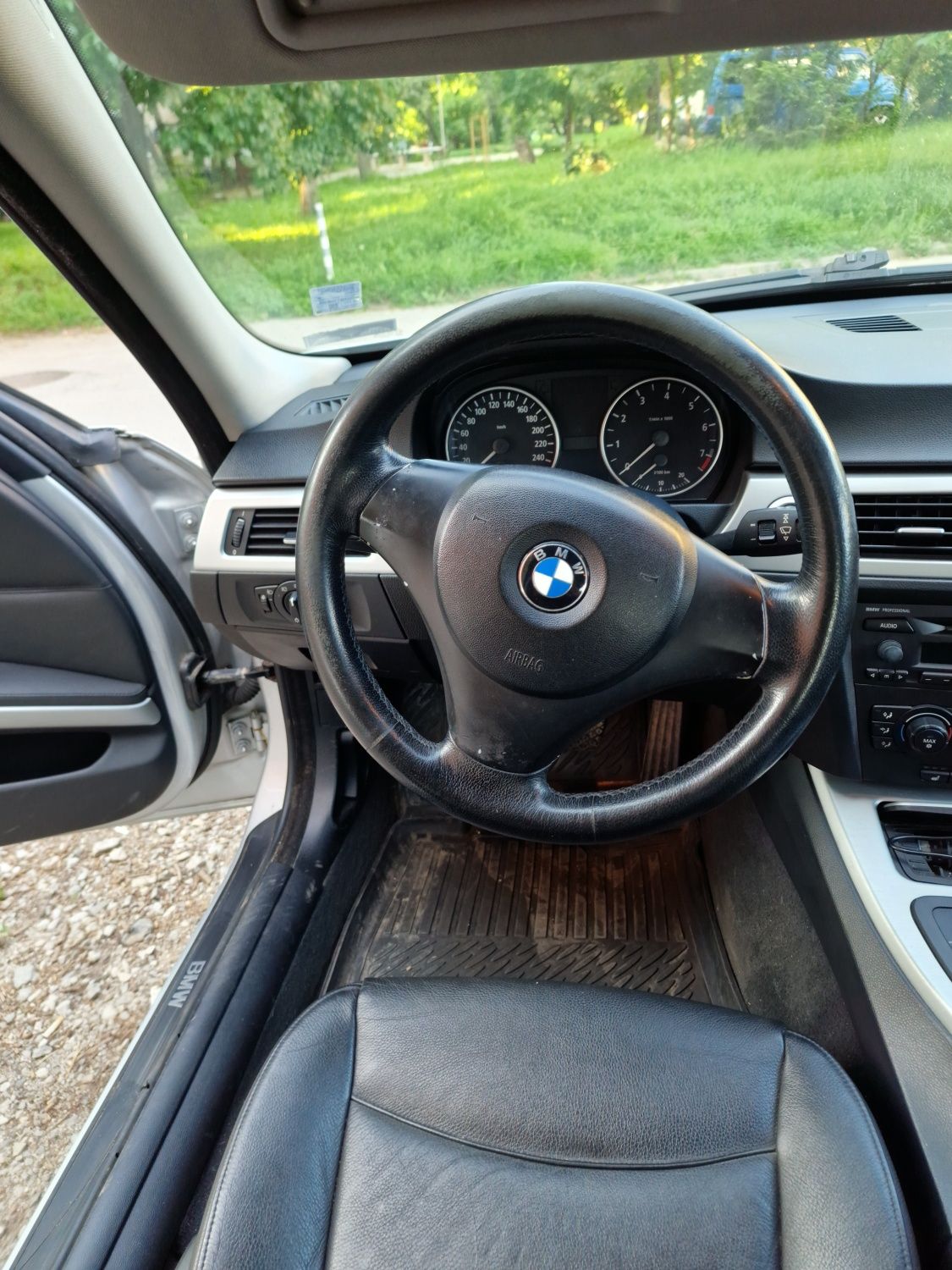 BMW 325i бензин Е90