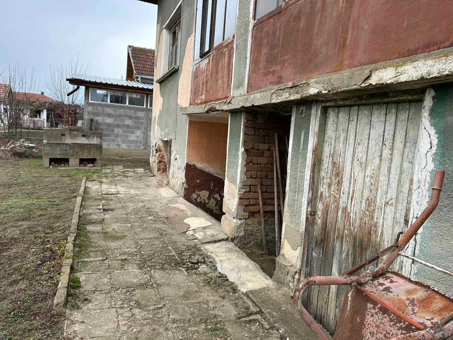 Къща за основен ремонт в гр.Кнежа - 87кв.м. + двор, отлична цена