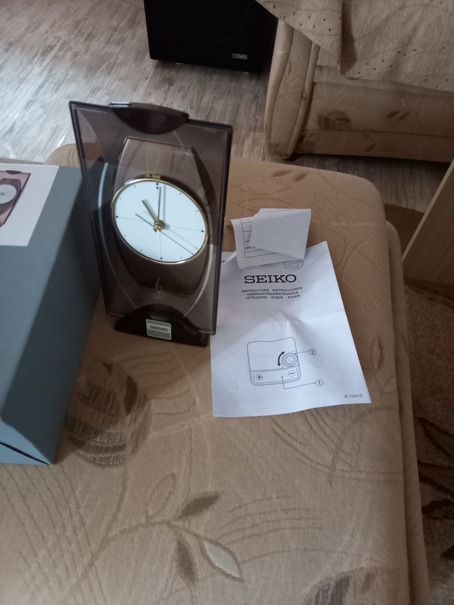 Часовник SEIKO настолен чисто новн