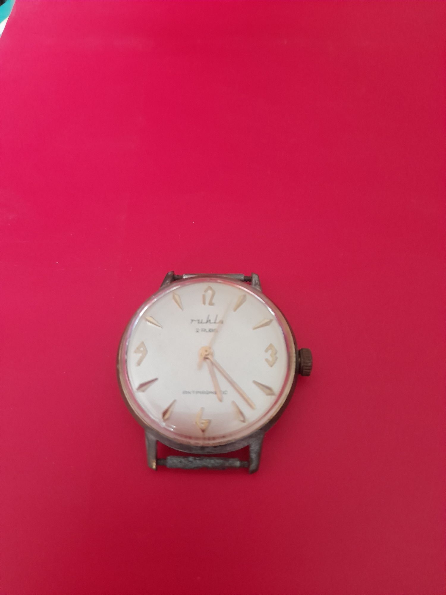 Ръчен часовник Ruhla, произведен в ГДР Източна Германия