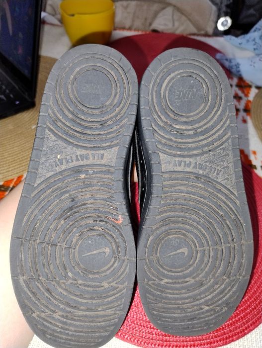 Vand pantofi sport Nike, marimea 35,5