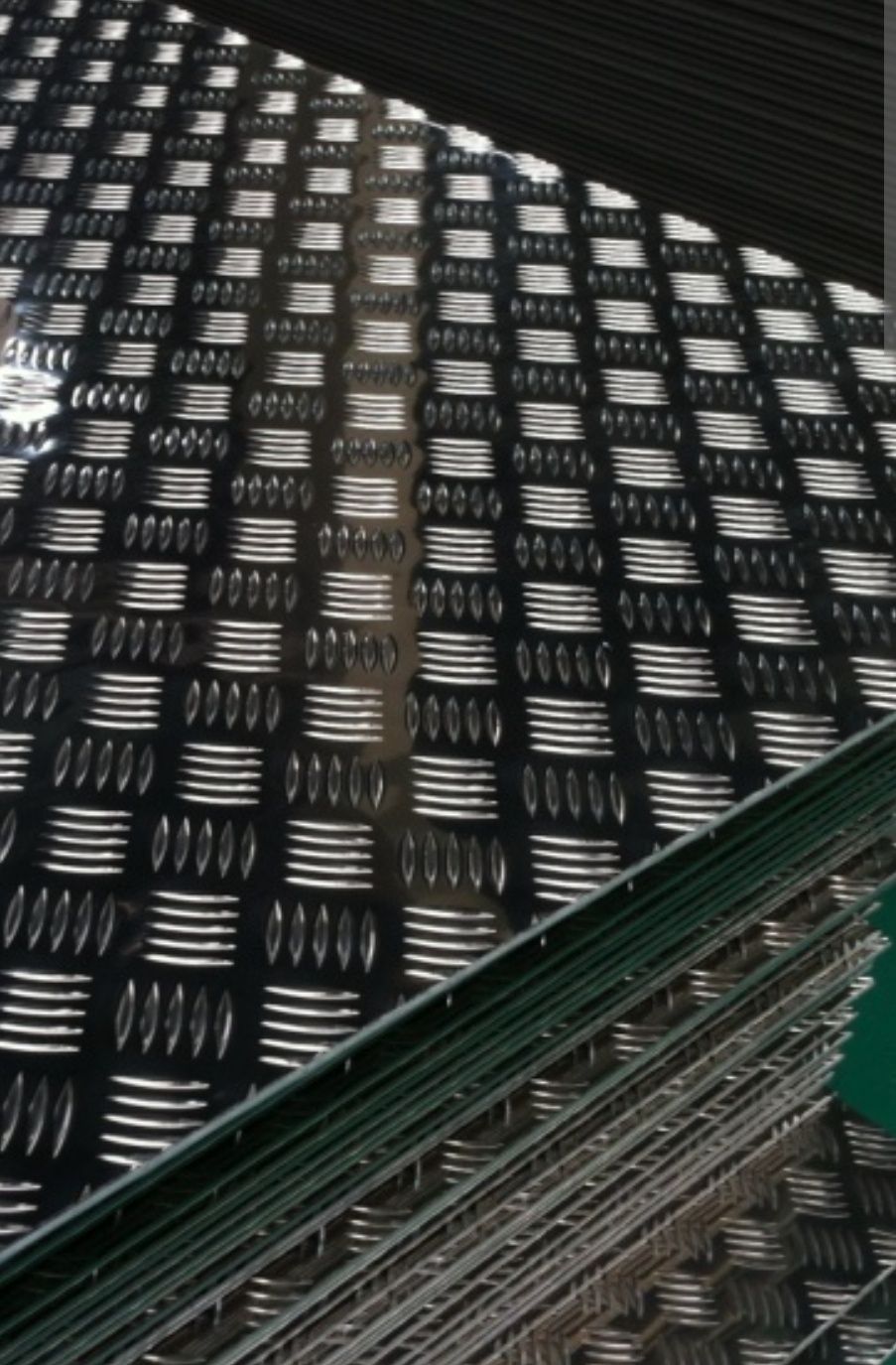 Tabla aluminiu striata, jardiniere trepte