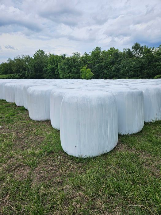 Фолирани бали от люцерна,    и ечемични рулонни бали