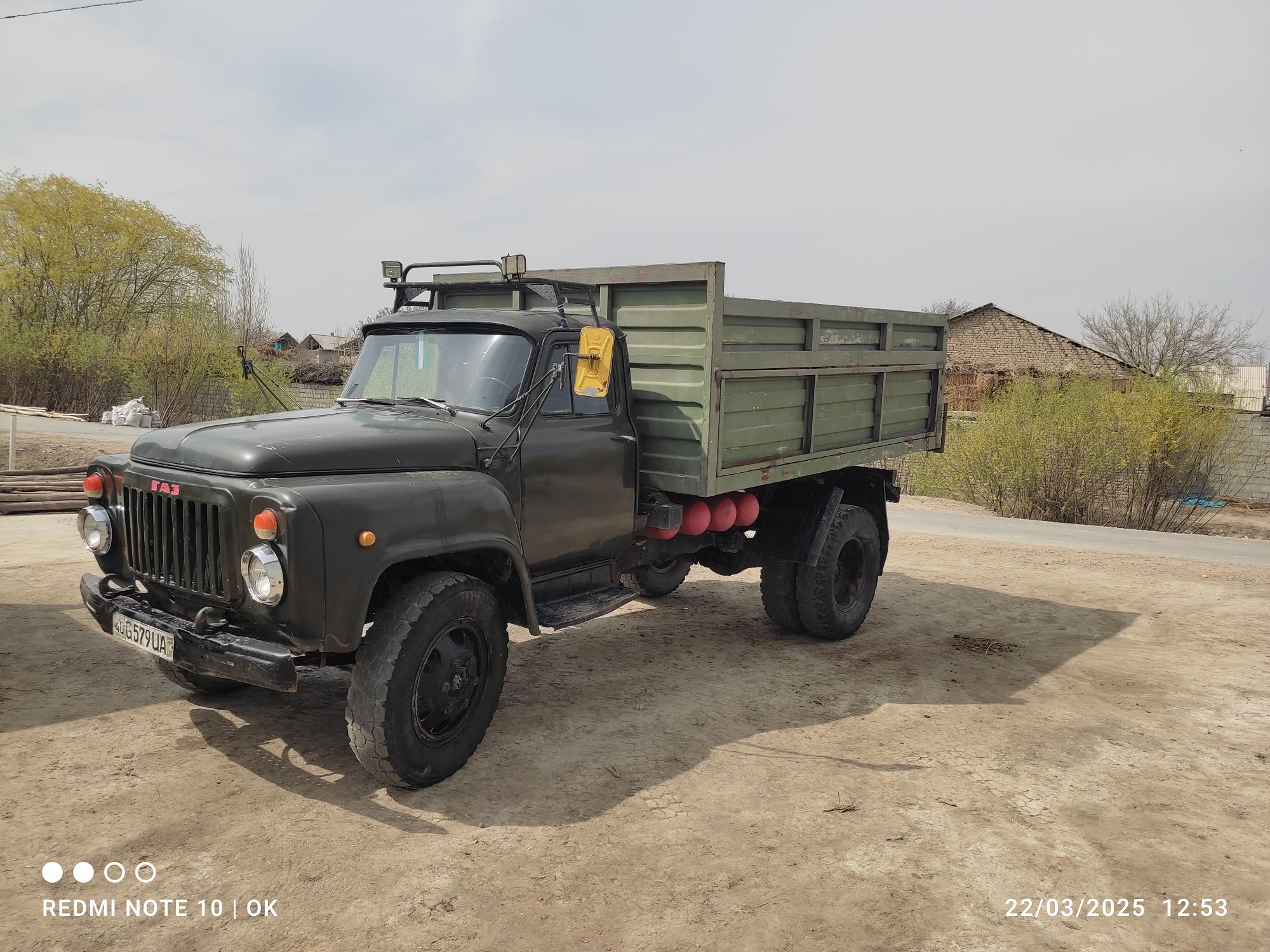 Gaz 53 sotiladi xolati yaxshi