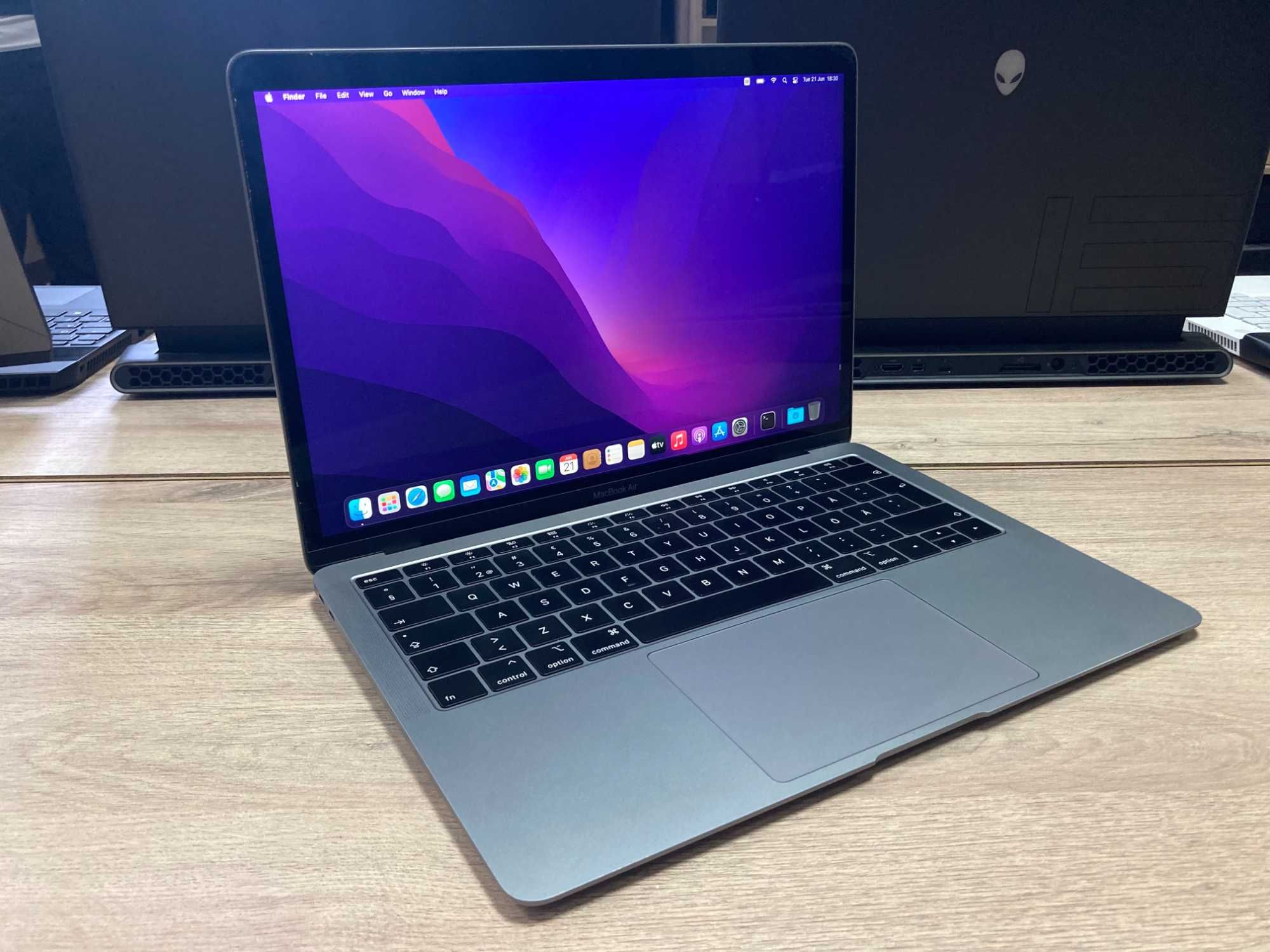 Лаптоп Apple Macbook AIR 13 2019 I5 16GB 256GB SSD с гаранция A1932