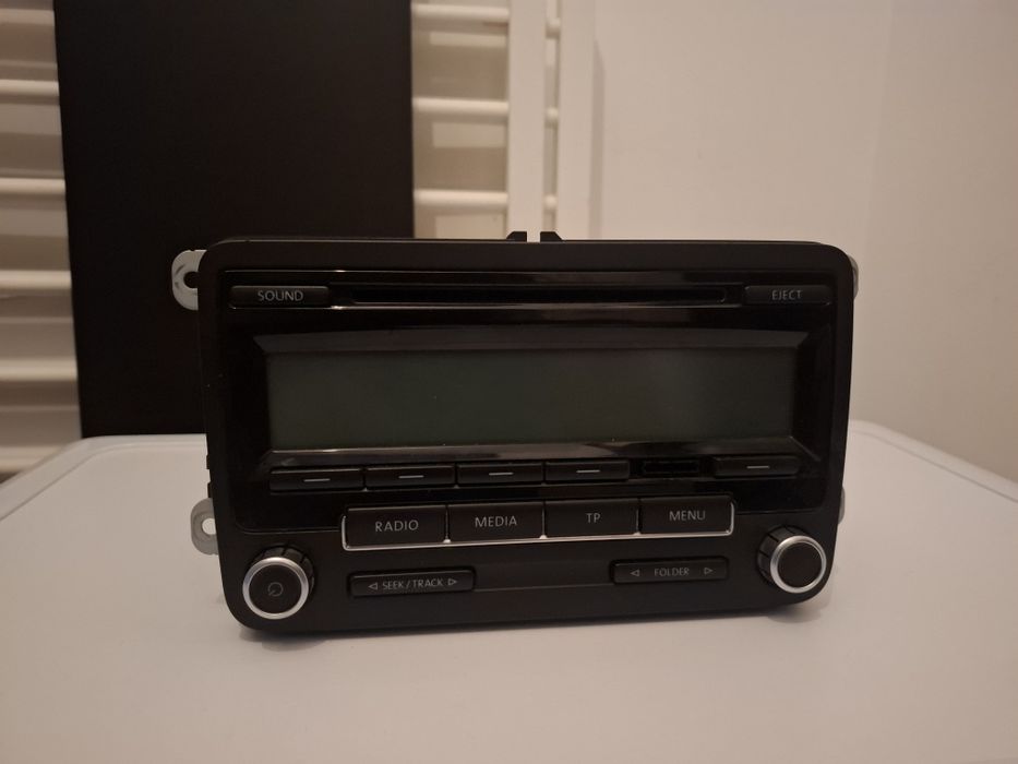 Radio cd  ,aux, usb . Sony