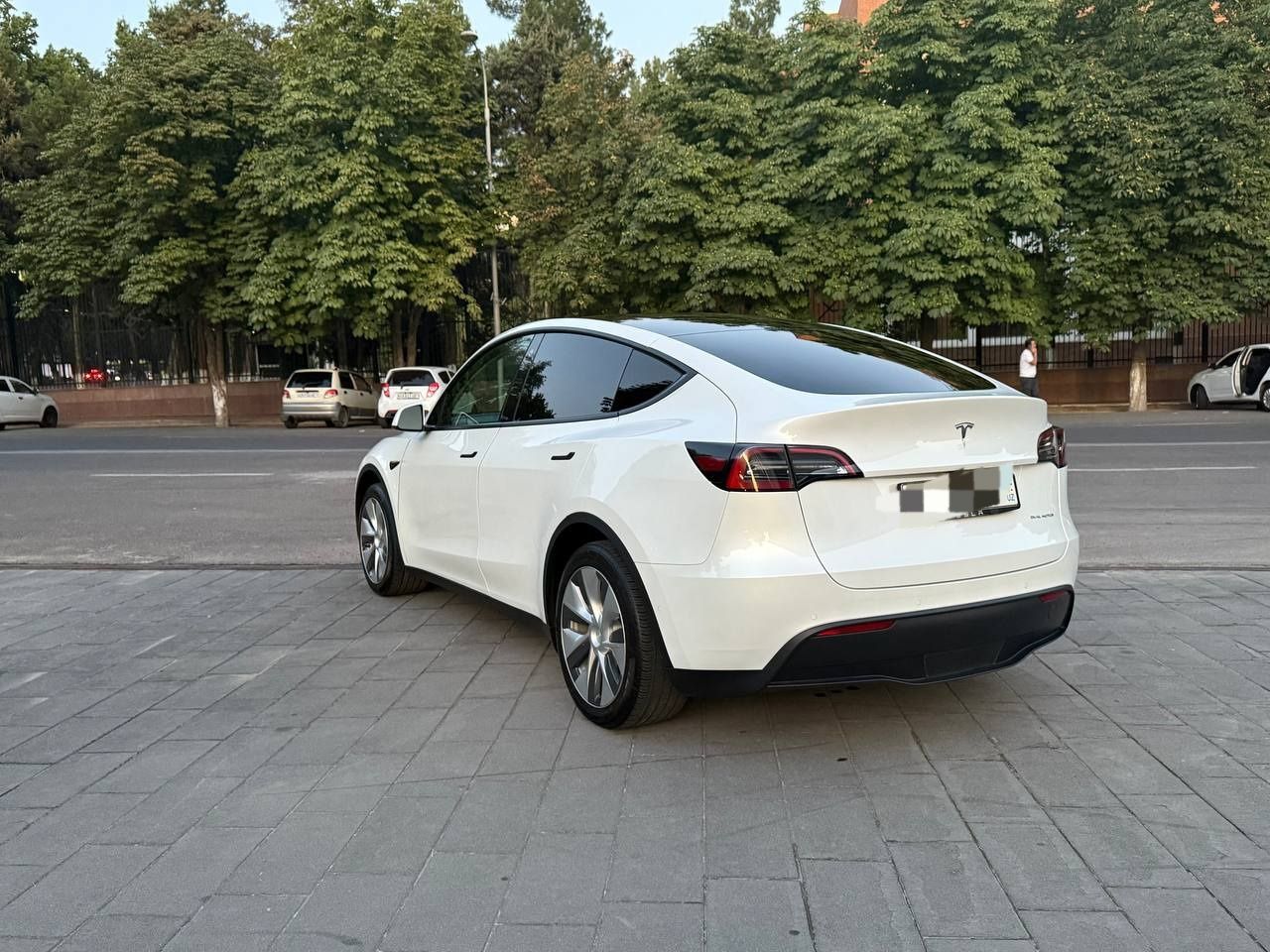 Tesla Model Y. Насия. савдога. берилади