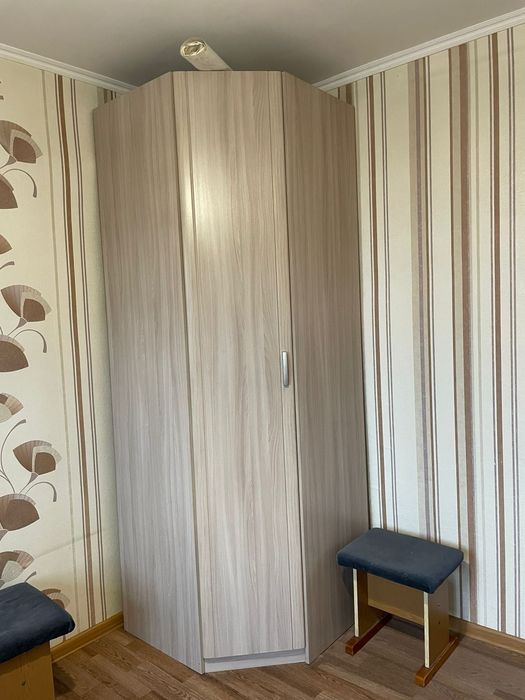 Продам шкаф угловой. 20.000