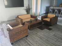 Vand mobilier elegant pentru terasa in perfecta stare de functionare