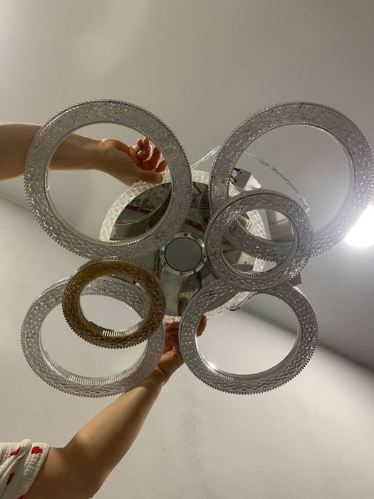 Люстра светодиодный с колонкой