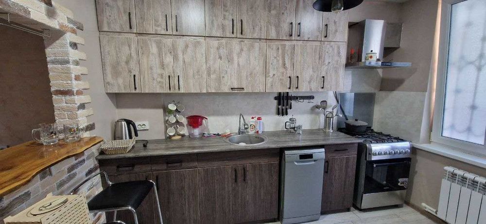 Продам свою 4-ком двухуровневую на ул. Бабура