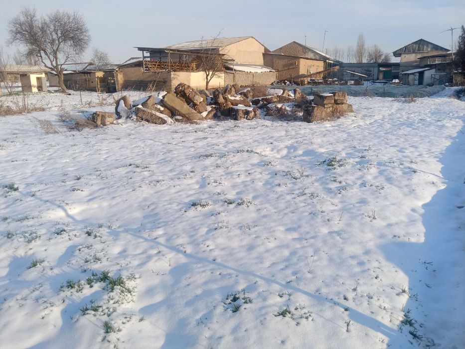 Nurafshon uchastka sotiladi