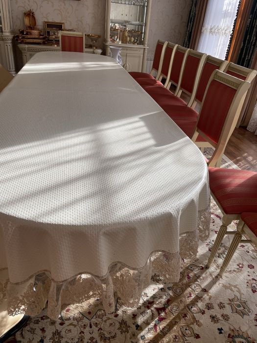 Стол обьеденный