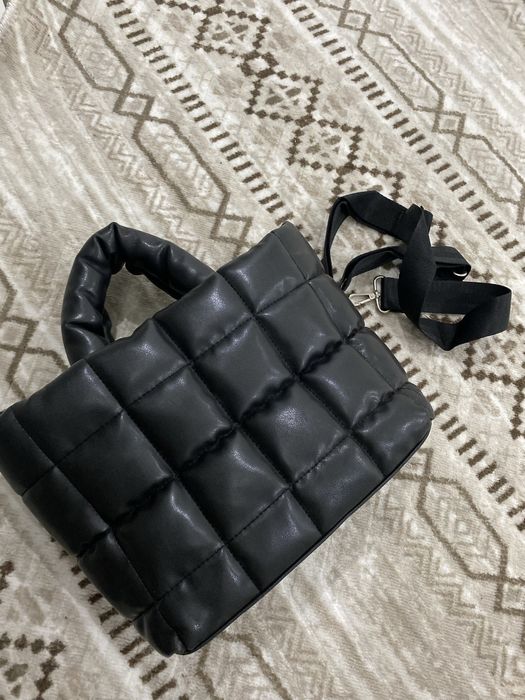 Дамска черна чанта