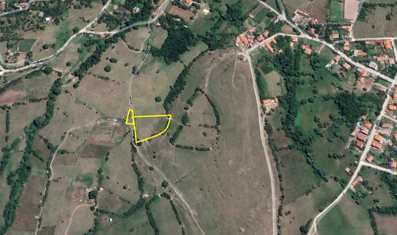 Продава се Парцел в Карлово - 3600 кв.м за 2 €/кв.м - Снимка #1