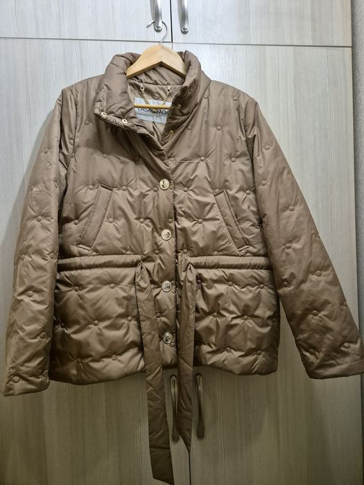 Продам куртку фирмы LASAGRADA новая 48 размер и на 46 можно